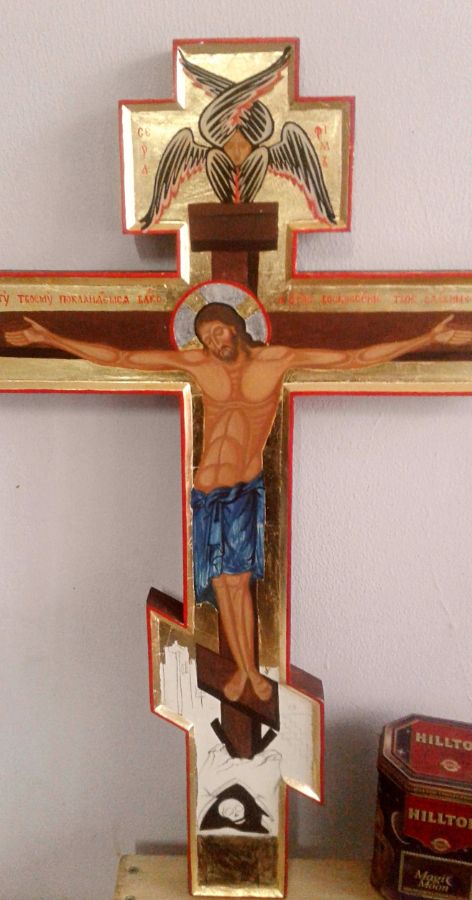 Деревянный крест с Распятием