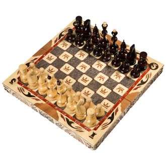 Шахматы резные ручной работы С Гербом средние (дерево, размер 50х25х10 см)