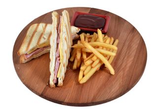 Сэндвич с ветчиной и сыром+картофель фри+соус
