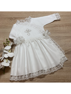 Крестильное платье: сатин, белое кружево, цвет крестика на выбор; можно вышить любое имя