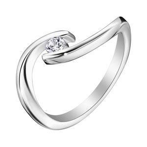 Изогнутое кольцо с бриллиантом