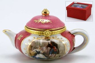 Шкатулка в форме чайника &quot; Букет в медальоне&quot;   10 х 7 х 8 см, фарфор