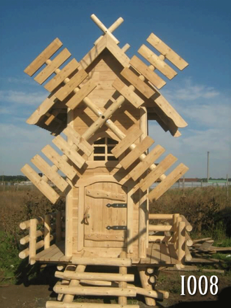 Большая деревянная мельница с площадкой