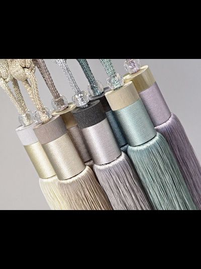 Стильные кисти подхваты для штор шелковые