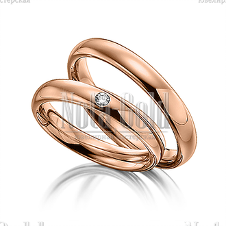 Классические обручальные кольца бублики из красного золота с бриллиантом в женском кольце