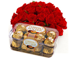 Красный букет роз (25 роз) и конфеты Ферреро