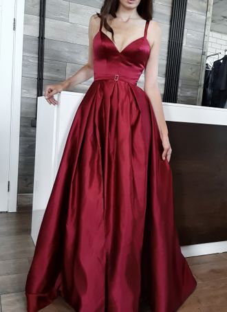Бордовое атласное вечернее платье с разрезом на ноге "Шардоне" прокат Уфа