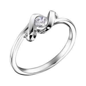 Нежное кольцо с бриллиантом