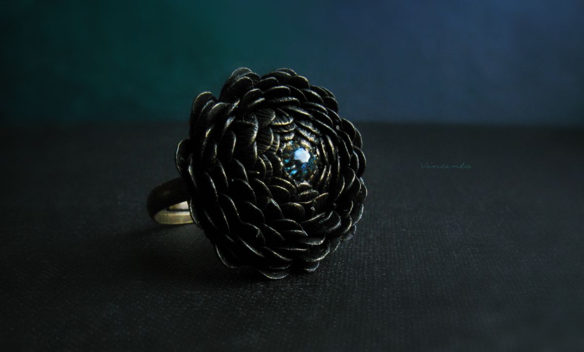 Коллекционное готическое кольцо-цветок из коллекции волшебных украшений "Рейвенсвуд", Vincento