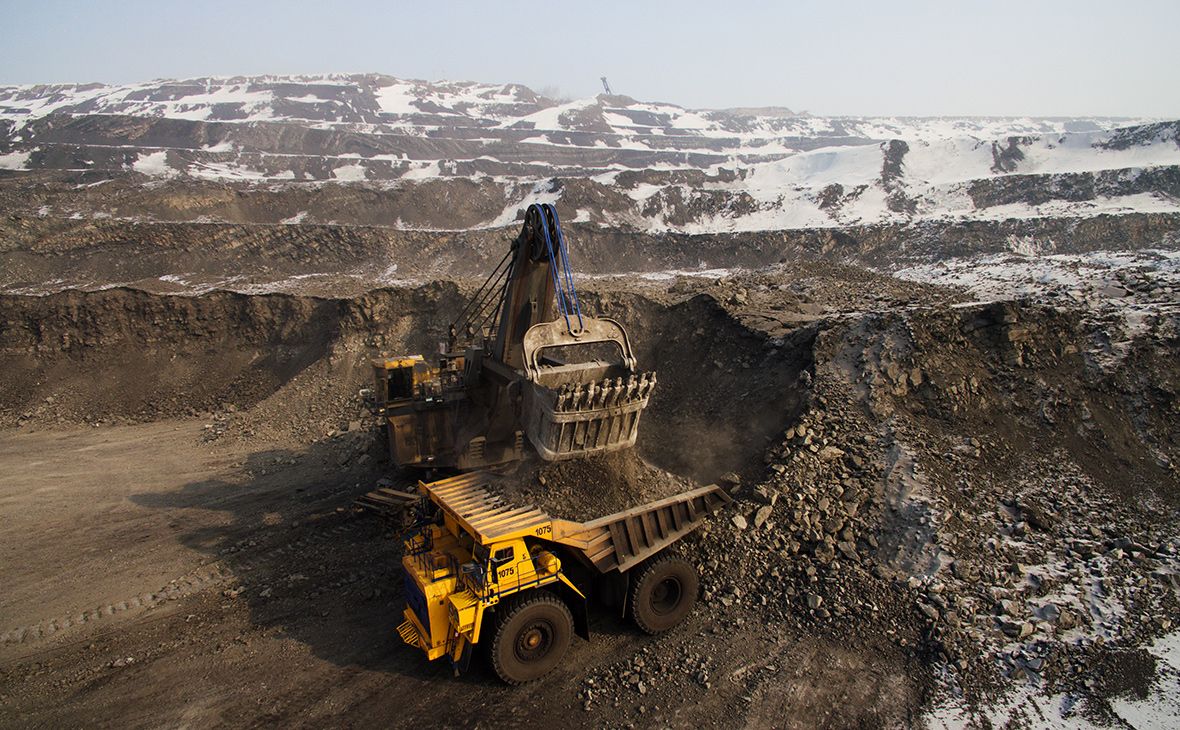 Компания Худайнатова заявила  желании добывать уголь  Сибири 