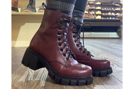 Бордовые ботинки  Dr. Martens женские осенние