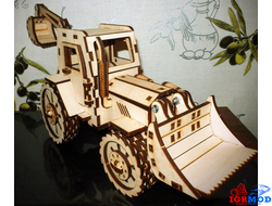 Модель &quot;Трактор&quot; из дерева (ПЕЛИКАН)  арт.ТР-1