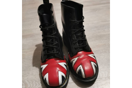Черные ботинки Dr. Martens с рисунком британского флага