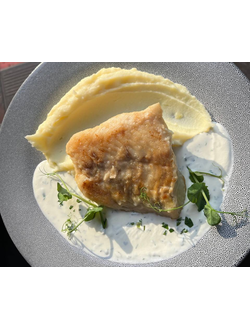 Филе судака в сливочном соусе с картофельным пюре
