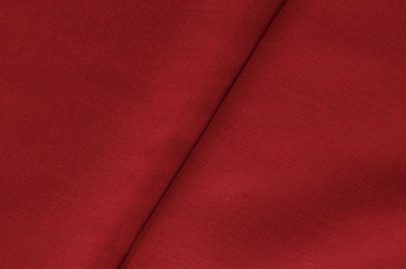 Красный лен для скатертей, салфеток и дорожек