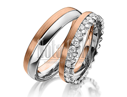 Обручальные кольца из красного и белого золота с бриллиантами в женском кольце узкие с глянцевой и шероховатой поверхностью