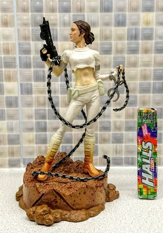 Padme Amidala statue in diorama from Star Wars Unleashed series of HASBRO