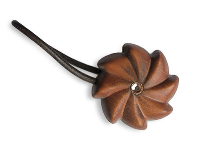 "Муза", подхват на магните из дерева