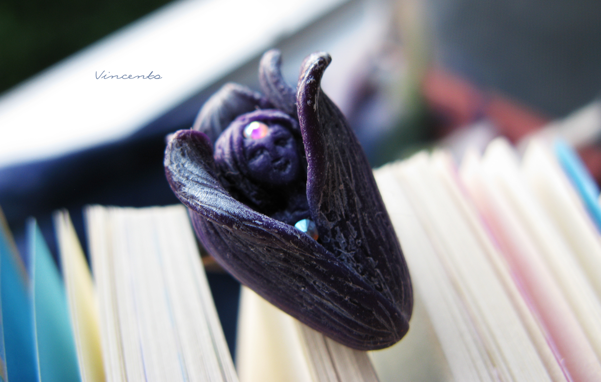 Волшебное кольцо в виде фиолетового бутона фэнтезийного цветка с настоящей феей