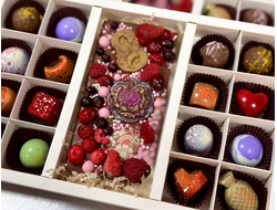 Корпусные конфеты 16шт ручной работы из бельгийского шоколада и шоколадная плитка Бежевая