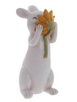 Фигурка декоративная "Заяц, нюхающий цветок"