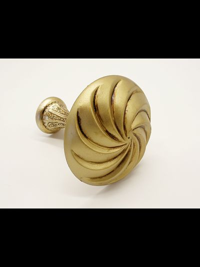 Держатель для штор цвета белое с золотом(сатен) будет полезен в дизайне интерьера