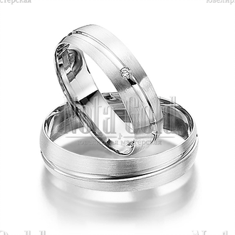 Классические обручальные кольца из белого золота с ассиметричной дорожкой с бриллиантом в женском ко