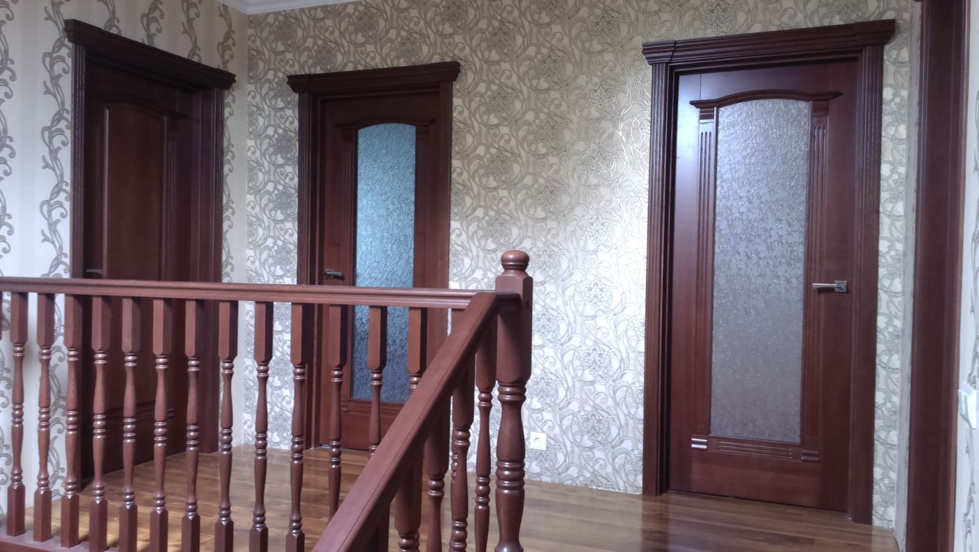 лестницы мебель двери из дерева