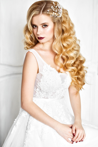 Белое пышное свадебное платье с цветочной вышивкой "Флора"