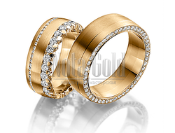 Обручальные кольца из жёлтого золота с бриллиантами в обоих кольцах, широкие, с матовой поверхностью