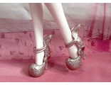 Туфли с крылышками перламутрового цвета с розовато-бронзовым отливом.