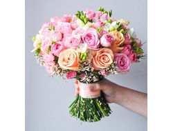 Розово-кремовый букет невесты
