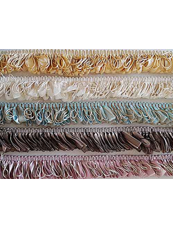 Бахрома из ленточек двусторонняя и густая, приятных живых оттенков, со склада оптом