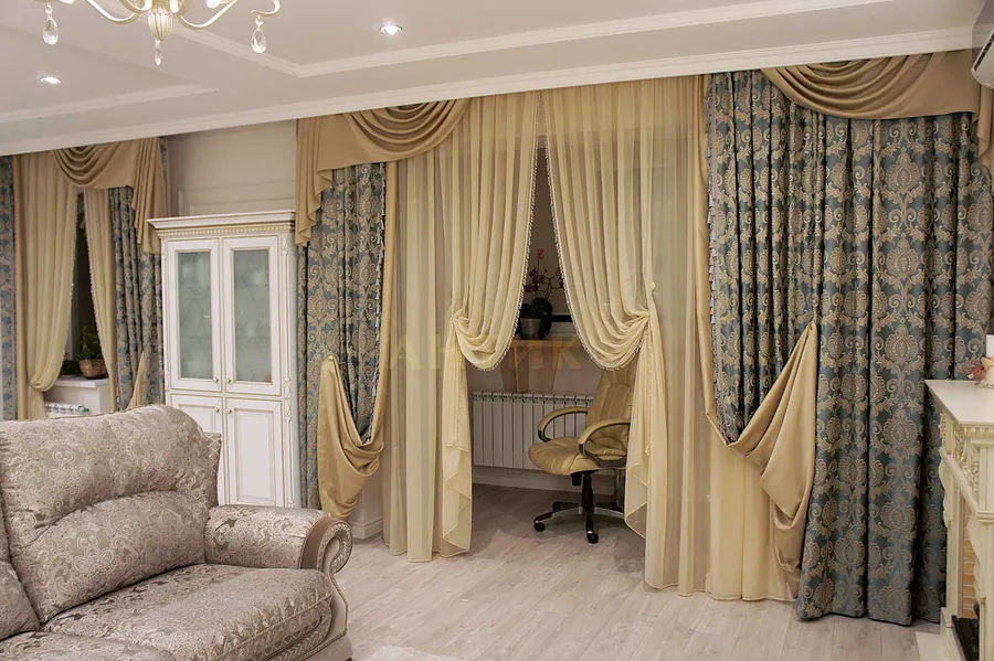 Богатые шторы для большой комнаты с нишей