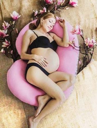 Подушка для беременных Рогалик 340 см, наполнитель холлофайбер + наволочка на молнии сатин страйп Розовый
