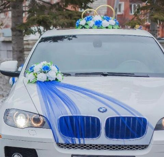 Комплект украшений на машину "Сине-белый" №2 с синей сеткой с кольцами