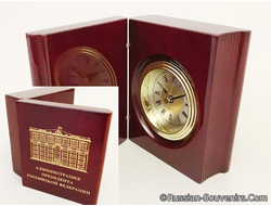 Часы настольные от Администрации Президента РФ в футляре из красного дерева