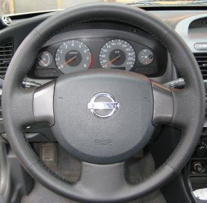 Кожаная накладка на руль Nissan Almera Classic I (2006-2013), черная