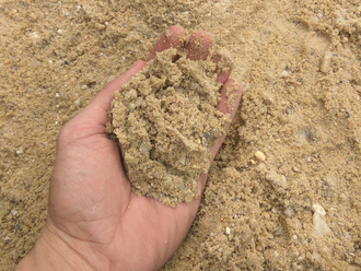 Доставка песка для заливки фундамента