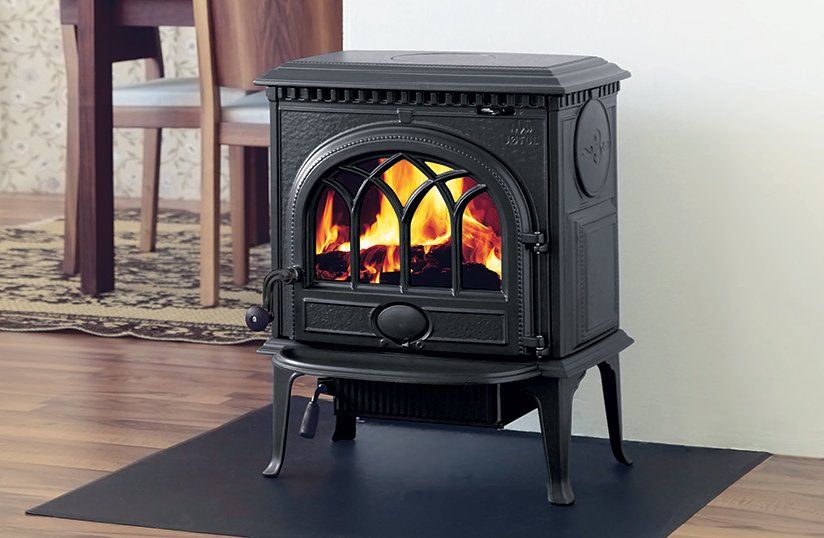 Печь Jotul F3 CB BP в интерьере