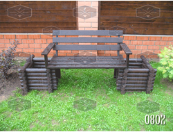 Садовая скамейка с кашпо из бревен