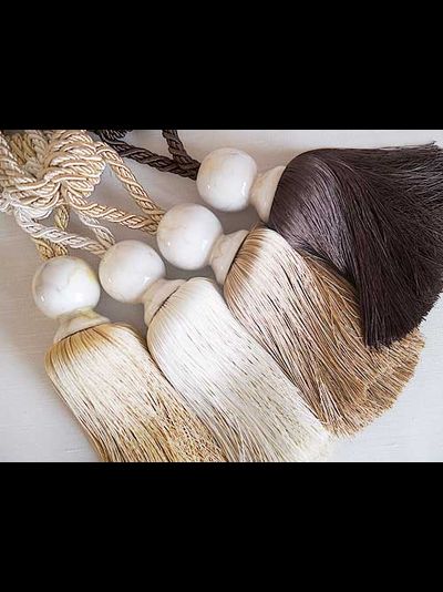 Кисточки декоративные с керамическим туловом под мрамор.