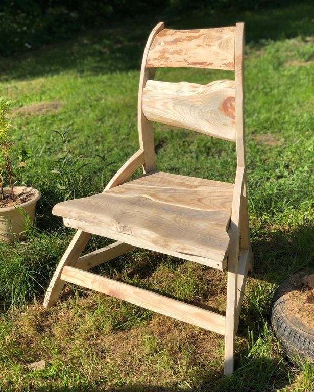 рустикальный деревянный стул