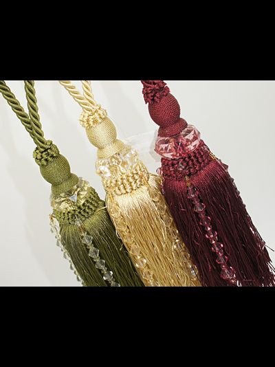 Кисть с декором из стеклярусных подвесов. Остатки по низким ценам