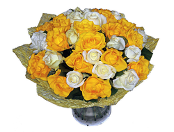 35 белых и желтых роз букет Белая Ночь