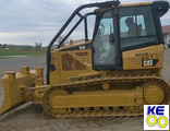 Стекло кузова заднее левое нижнее закаленное CAT D5K, D6K