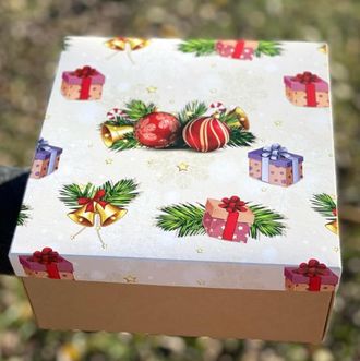 Коробка подарочная ВЫСОКАЯ БЕЗ ОКНА, 20*20* высота 10 см, Красные новогодние шары