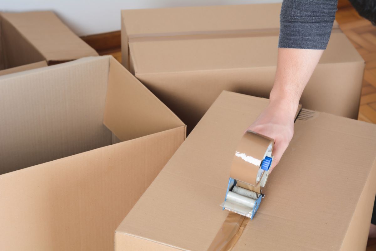 упаковка для переезда, коробки для переезда, материалы для упаковки, пакеты для переезда, скотч для 