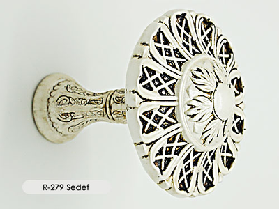 R 279, серия Magestic. Аксессуар с цветочными мотивами