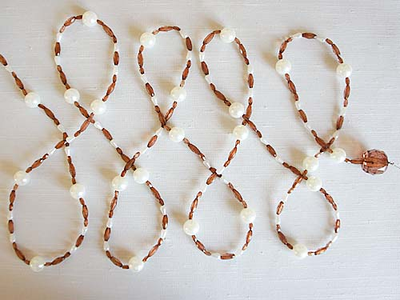 Арт. 2009-50 V Pendulum. Нитяной подвес с бусинами и искуственными жемчужинками